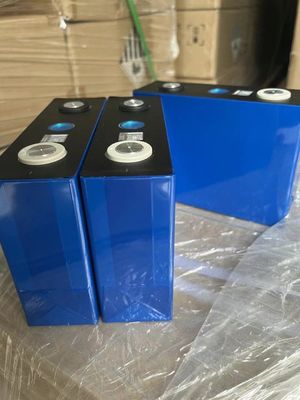 Un buon prezzo. 5000 cicli Batterie al litio ioni prismatiche leggere Prismatiche litio ferro fosfato in linea